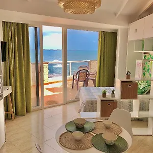 precioso-atico-con-vistas-espectaculares.in-canary-islands.com/