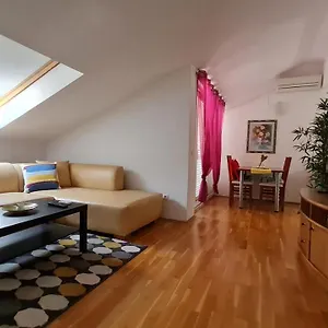 apartman-bella-cres.primorje-gorskikotar.com/